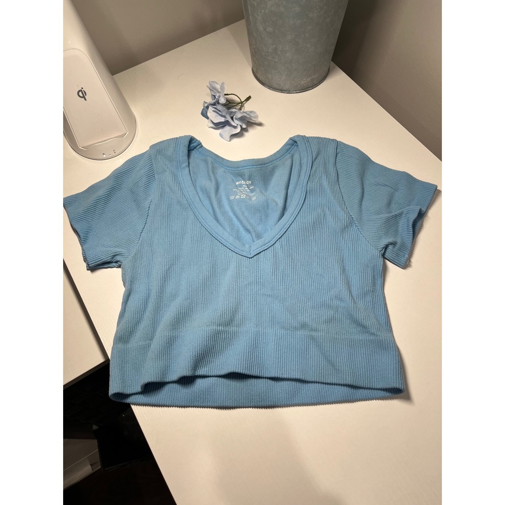 Ambiance Apparel Blue Ribbed V Neck Crop Top Junior Size M‎ L Seamless Knit